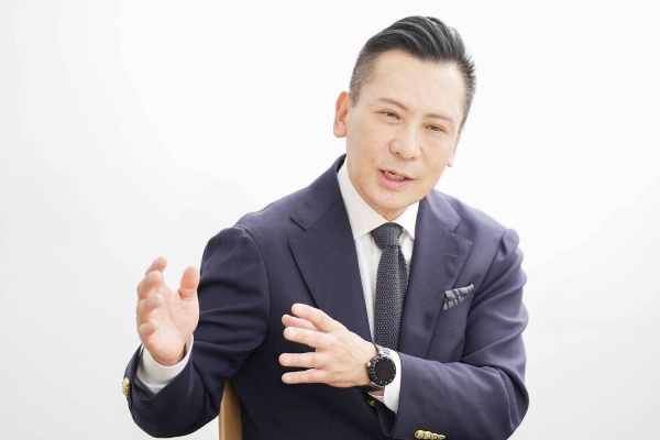 「選ばれる人の第一歩はあいさつから」と井上さん。 「選ばれる人の第一歩はあいさつから」と井上さん。