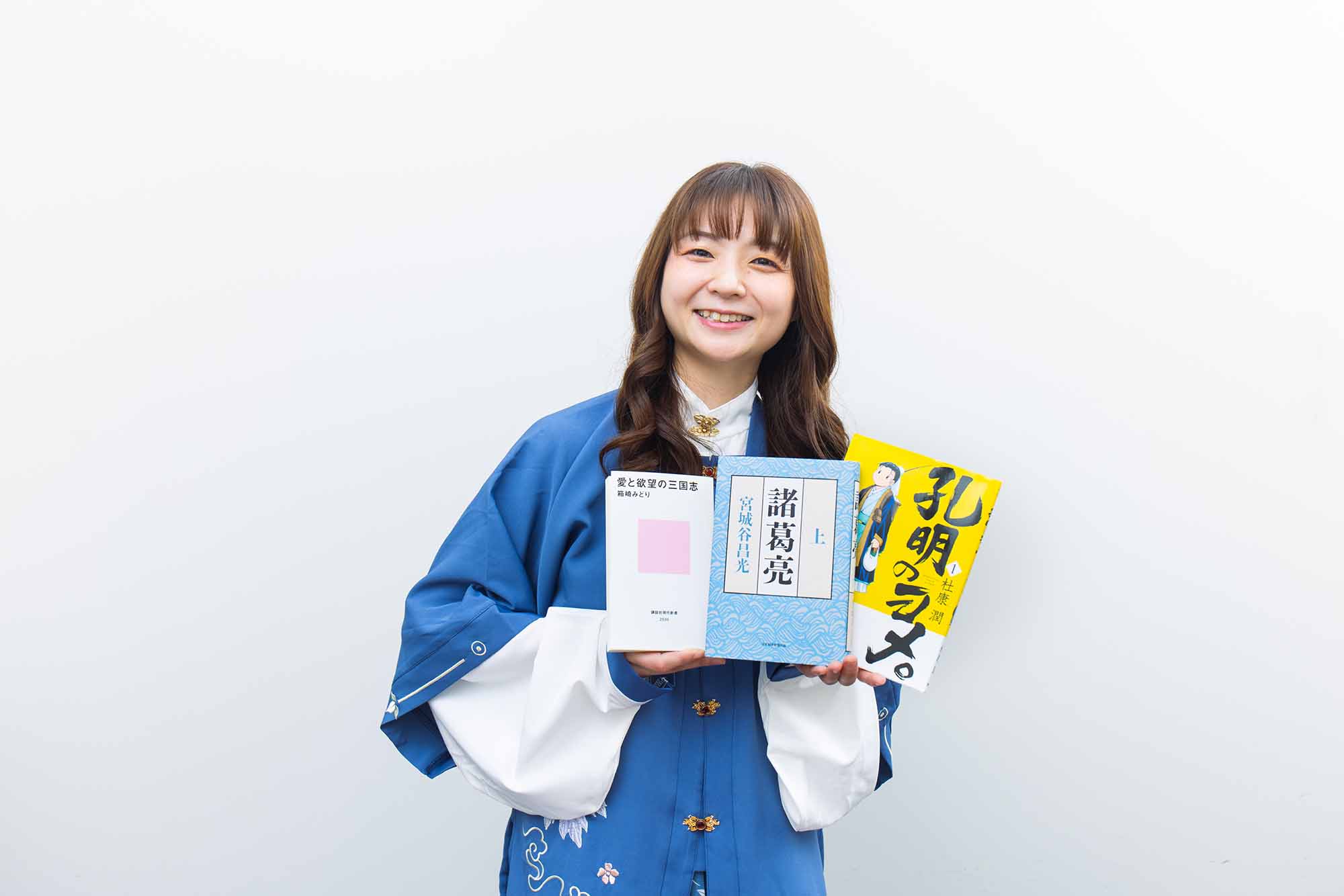 三国志を題材にした作品はさまざまに刊行されている。今回紹介した『諸葛亮』（宮城谷昌光著）のほか、第2回以降で紹介する『孔明のヨメ。』（杜康潤著）、自著の『愛と欲望の三国志』を持つ箱崎さん