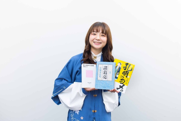三国志を題材にした作品はさまざまに刊行されている。今回紹介した『諸葛亮』(宮城谷昌光著)のほか、第2回以降で紹介する『孔明のヨメ。』(杜康潤著)、自著の『愛と欲望の三国志』を持つ箱崎さん