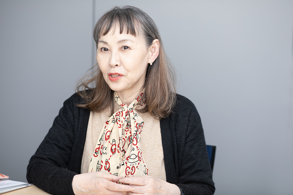 「当時は今ほど商売が分かれていません。貸本屋、書店、版元が一体化していて、読者のことがよく分かっていたように思います」と話す朝井まかてさん 「当時は今ほど商売が分かれていません。貸本屋、書店、版元が一体化していて、読者のことがよく分かっていたように思います」と話す朝井まかてさん