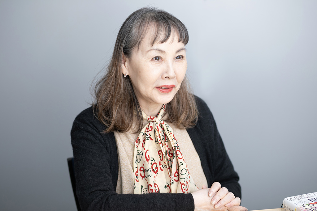 「馬琴みたいな性格の人が家族や職場にいたら大変ですね」と話す朝井まかてさん 「馬琴みたいな性格の人が家族や職場にいたら大変ですね」と話す朝井まかてさん