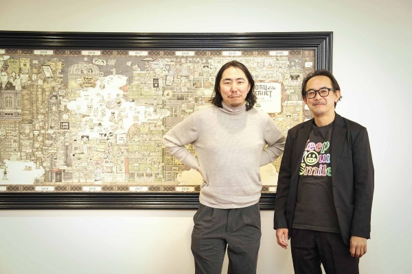 今後のAI進化がどうなるか、5年後の答え合わせを楽しみましょうという2人。LINEヤフー社のタペストリーの前で撮影 今後のAI進化がどうなるか、5年後の答え合わせを楽しみましょうという2人。LINEヤフー社のタペストリーの前で撮影