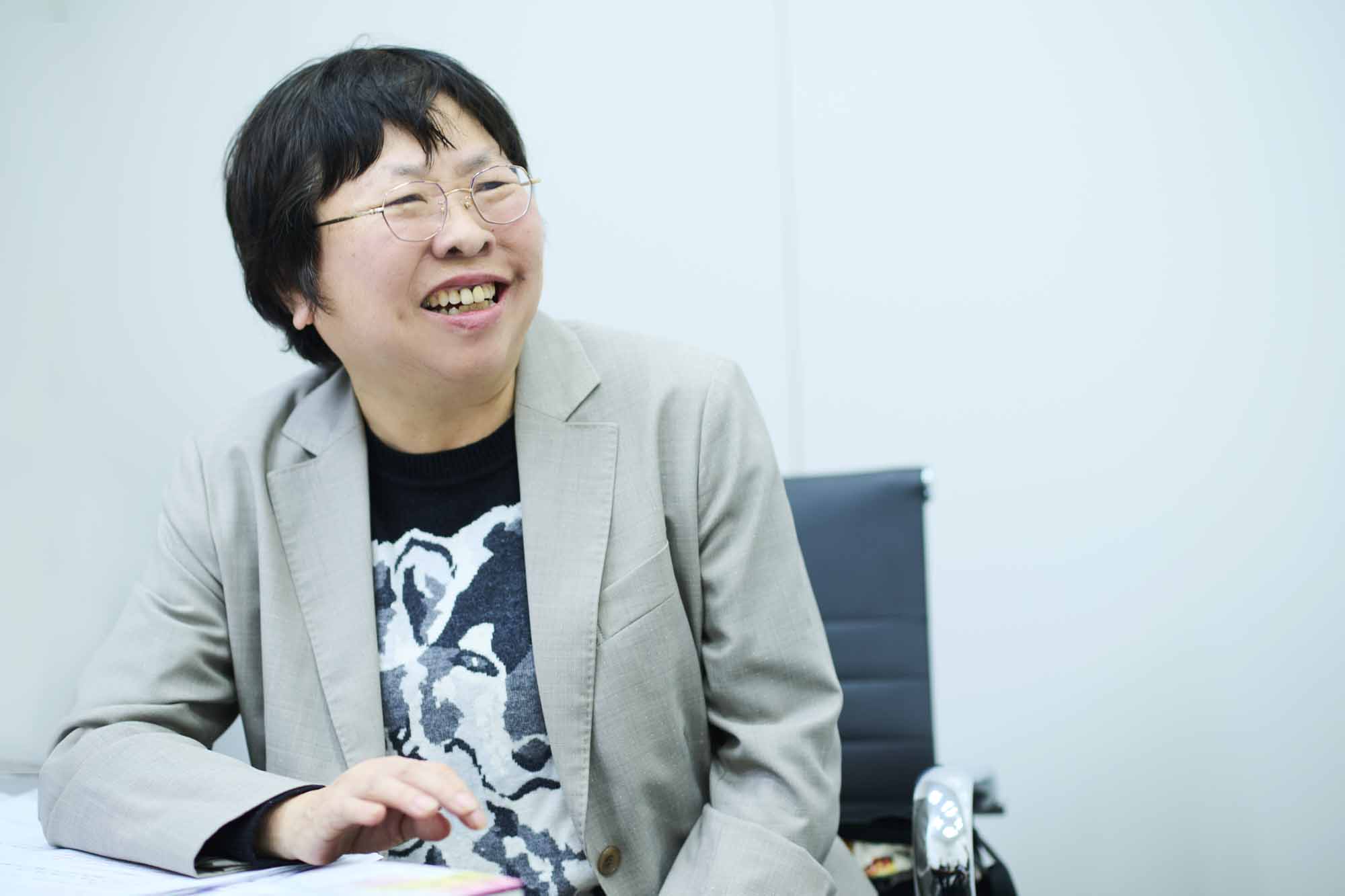 創作物はネットでいくらでも発表できるが、本を通したリアルの交流でしか生まれないものもある。コミケは海外の方も含めた巨大な交流の場になっている