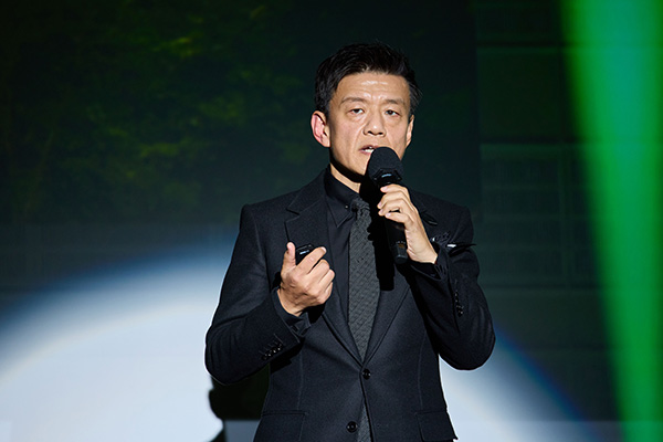 会見で「ジャングリア」の概要について説明する刀の森岡毅氏（写真＝吉成 大輔）