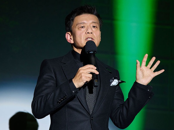 会見で「ジャングリア」の概要について説明する刀の森岡毅氏(写真=吉成 大輔)