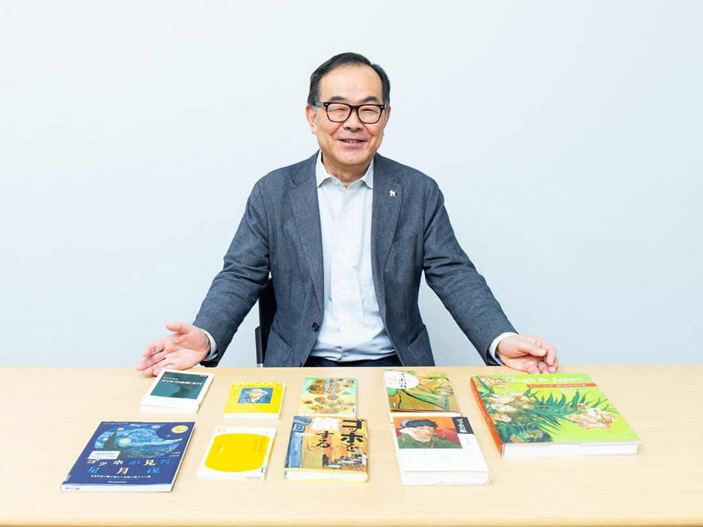 ゴッホの魅力が分かる本を解説する成安造形大学名誉教授・西洋美術史家の千速敏男さん