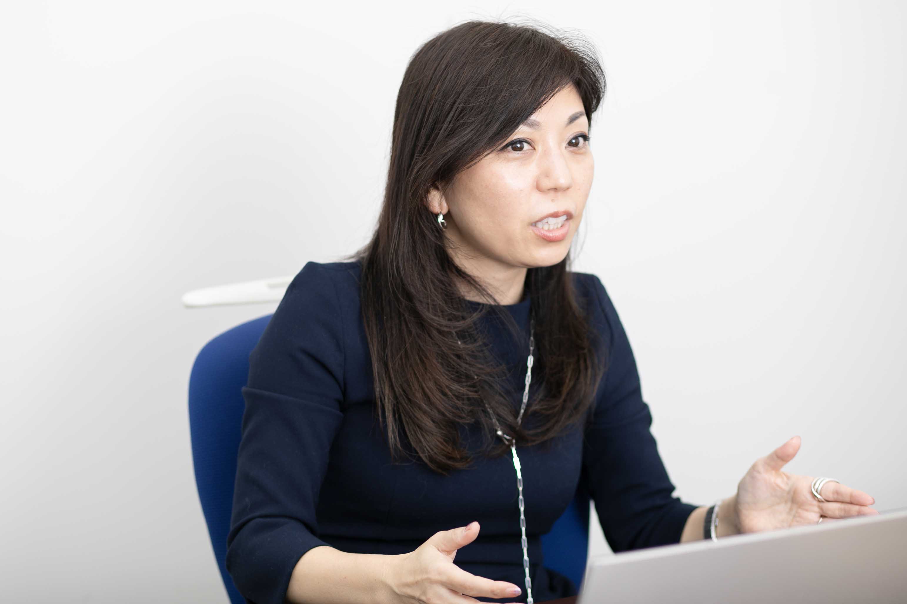 「関税は、米国が工業大国へシフトした歴史の必然」と話す安田佐和子さん(写真:小野さやか)
