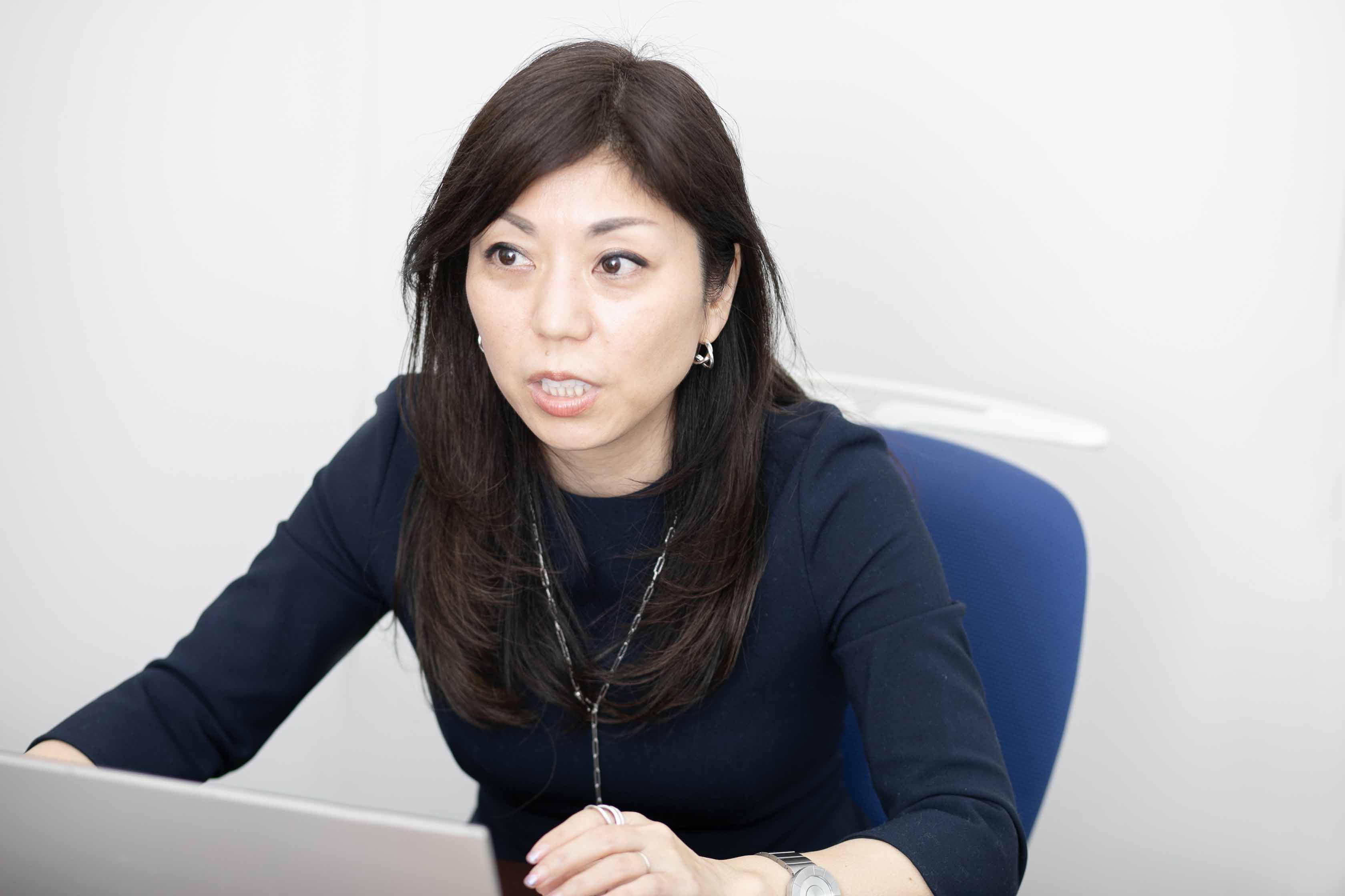 「コルビーの本を読むと、トランプ政権の行動原理が見えてきます」と話す安田佐和子さん（写真：小野さやか）