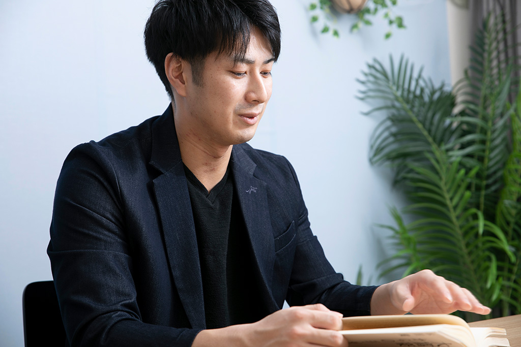 「僕にとって、読書は逃げ道」と話す寺嶋良選手（写真：小野さやか）