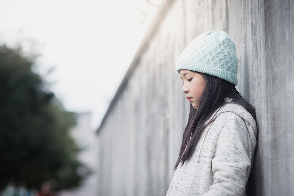 親が頻繁に救済者の役割を演じていると、子どもから大切なことを奪ってしまいかねない（写真：lalalululala／stock.adobe.com）
