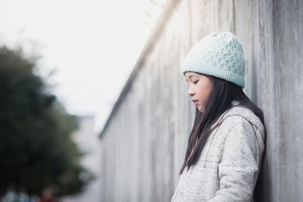 親が頻繁に救済者の役割を演じていると、子どもから大切なことを奪ってしまいかねない(写真:lalalululala/stock.adobe.com) 親が頻繁に救済者の役割を演じていると、子どもから大切なことを奪ってしまいかねない(写真:lalalululala/stock.adobe.com)
