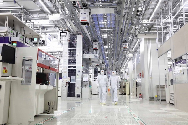 サムスンの半導体工場(写真:同社提供) サムスンの半導体工場(写真:同社提供)