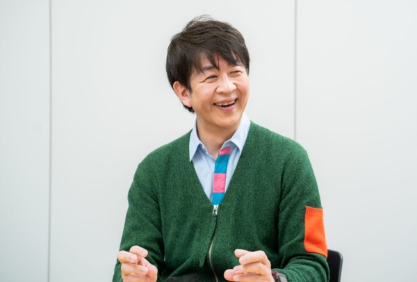 「笑顔の重要性は多くの名著で述べられていた」と語る藤吉豊氏