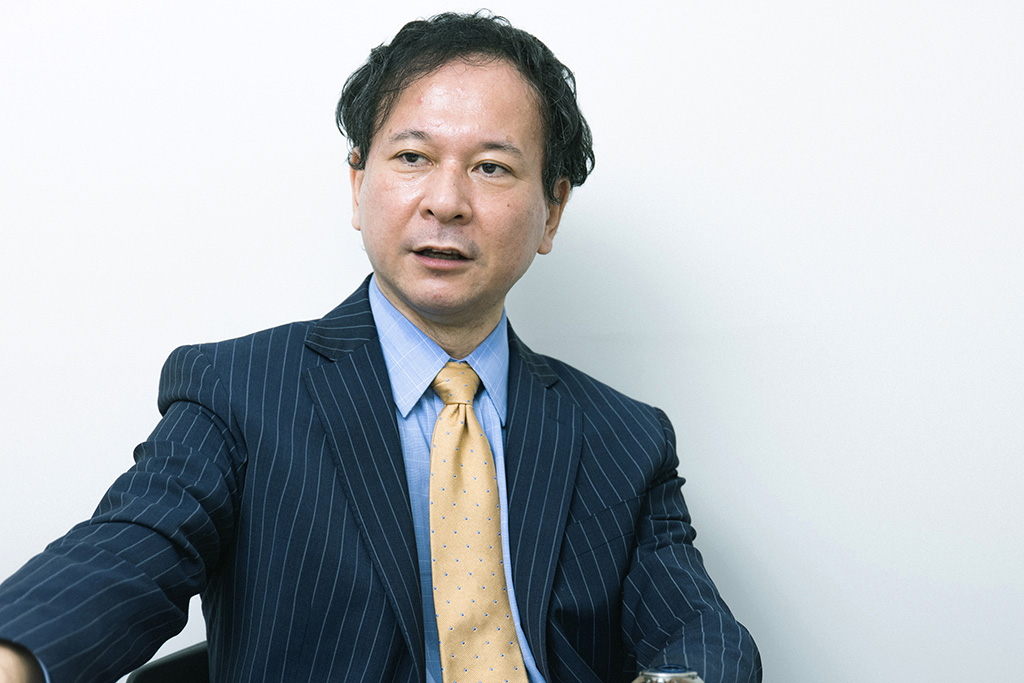 「軍隊は巨大な教育機関です」と語る高橋さん 「軍隊は巨大な教育機関です」と語る高橋さん