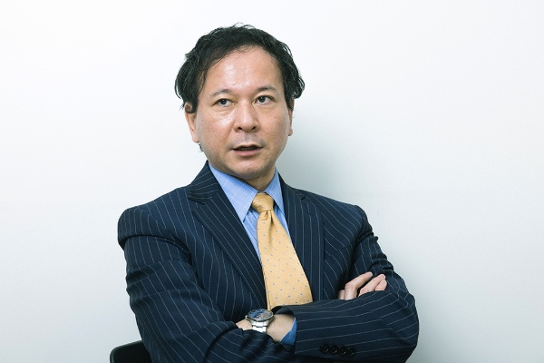 「戦場には常に不確実な部分があります」と話す高橋さん 「戦場には常に不確実な部分があります」と話す高橋さん