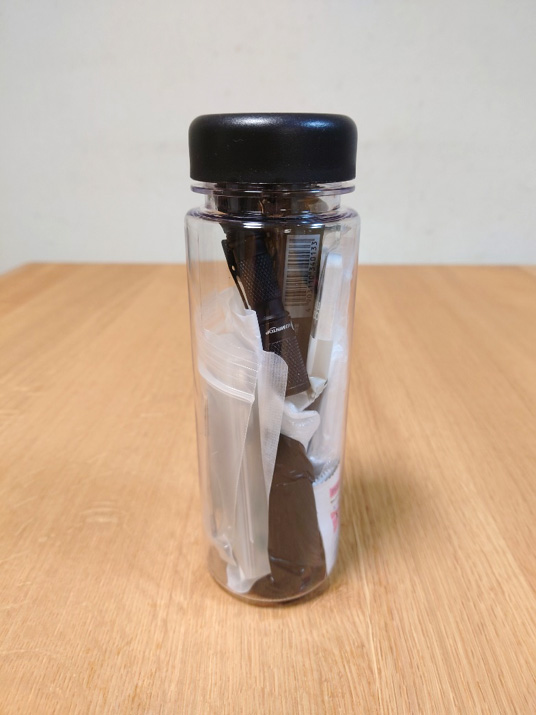 「防災ボトル」すべて収納した状態 「防災ボトル」すべて収納した状態