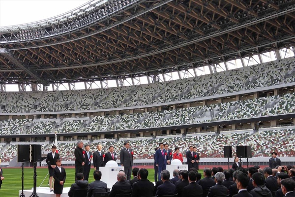 隈研吾さんが設計した国立競技場の竣工式典の様子(2019年12月15日)(写真:宮沢洋)