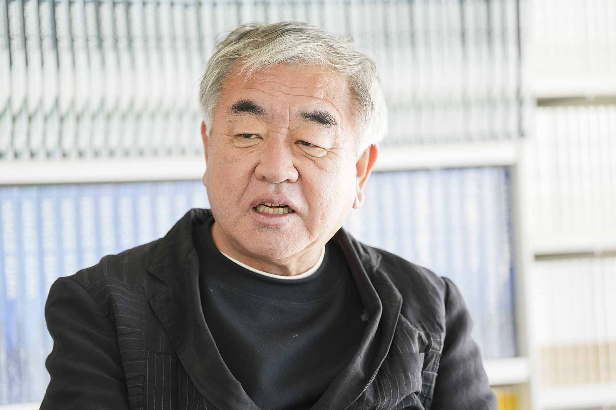 「モダニズムも和も家元制のようなもので、折衷的なものを認めようとしません」と話す隈研吾さん（写真：鈴木愛子）