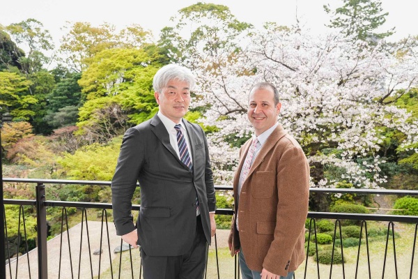 対談日は4月7日。桜が満開だったその日、トランプ関税で株価は暴落した。