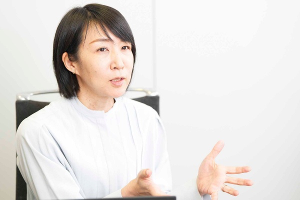 篠原知子氏