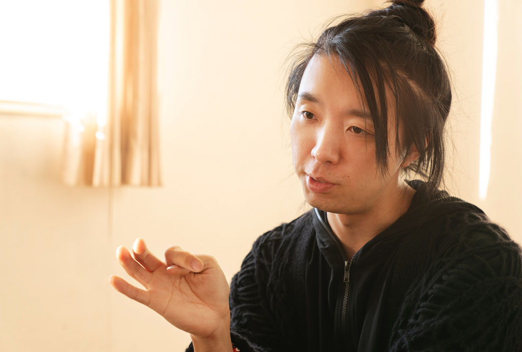 「茶道をやっていて楽しいのは、茶道具に季節感があることですね。手を動かしてモノを作るのも好きなので、茶杓（ちゃしゃく）もよく作っています。道具の見立ても面白いです」