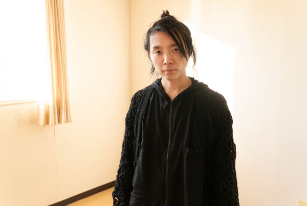 「自分と同年代でお茶をやっている人は、周りにはほとんどいない。でも、ぜひやったほうがいい。型にはまった茶道をする必要はないけれど、文化として知っていないと『ネタ』が通じないので、もっと多くの人に知ってほしい」
