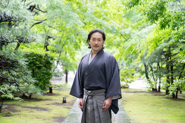 「ビジネスを頑張る人ほど『茶道的な何か』を学ぶことで両輪がそろうと思います。日本文化は、もっと面白い。その魅力を世界に伝えていきたいですね」 「ビジネスを頑張る人ほど『茶道的な何か』を学ぶことで両輪がそろうと思います。日本文化は、もっと面白い。その魅力を世界に伝えていきたいですね」
