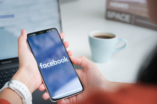 『ソーシャルネットワーク』はFacebook誕生を描いた映画だ(写真:Jirapong/stock.adobe.com) 『ソーシャルネットワーク』はFacebook誕生を描いた映画だ(写真:Jirapong/stock.adobe.com)