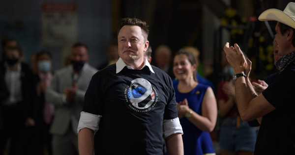 イーロン・マスクが重視する常識を疑う「第一原理思考」は、必然的に反逆的なアイデアにつながる（写真＝NASA／Bill Ingalls）