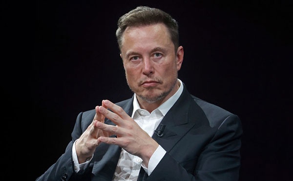 「人類を救う」という使命を重視するイーロン・マスクは、社員にハードワークを求めることでも知られている(写真=Chesnot/Getty Image)