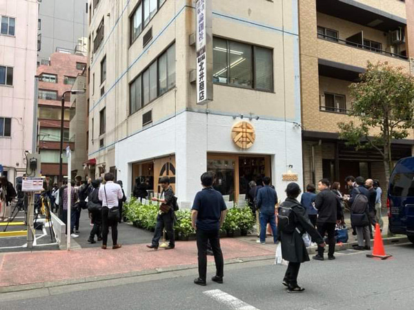オープン日は多くの来店者が