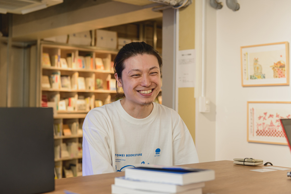 岩見俊介(いわみ しゅんすけ)/透明書店代表取締役