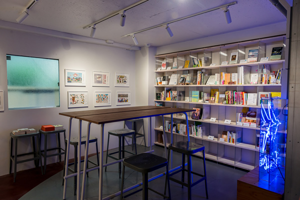 経営の安定に寄与した、ギャラリーとシェア型書店のスペース