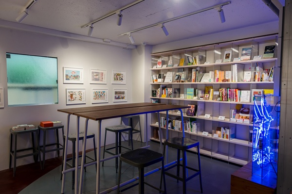 経営の安定に寄与した、ギャラリーとシェア型書店のスペース