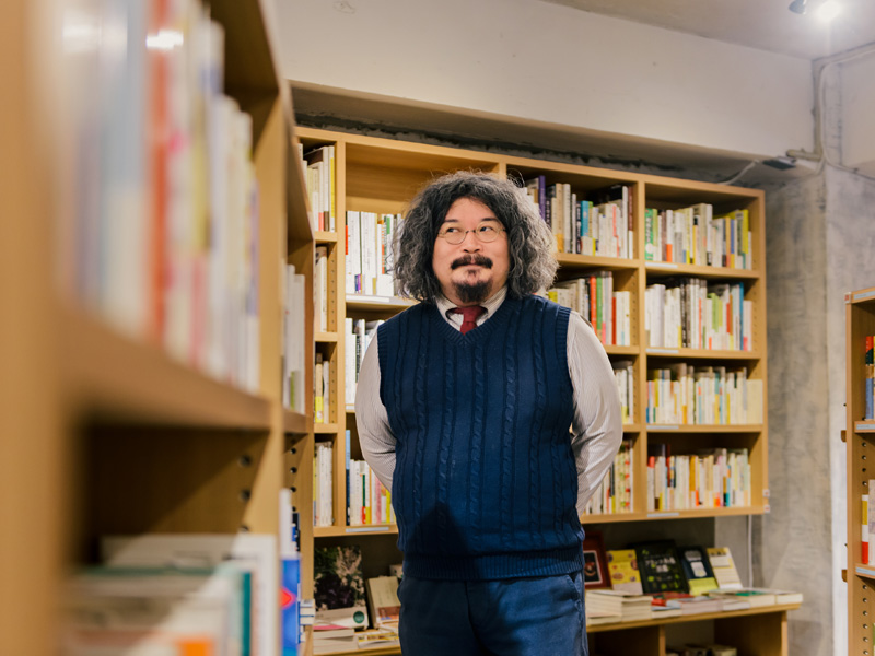 書店は苦境だけど「雨が降ってきたら傘をさせばいい」