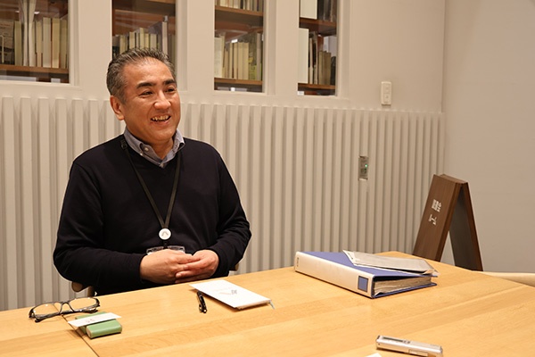 八戸市観光文化スポーツ部 文化創造推進課 八戸ブックセンター所長 音喜多信嗣さん(肩書は2025年3月収録時)