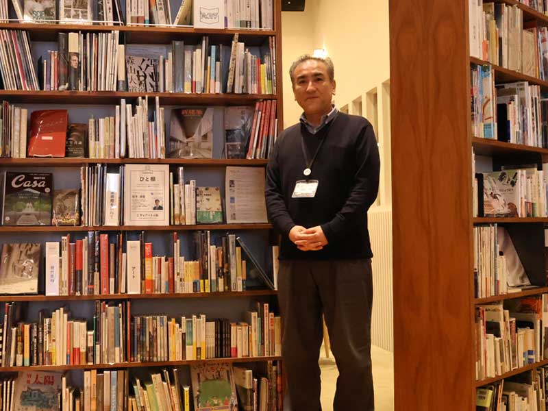 「お役所らしくない書店の経営」を市議会に認めてもらうには