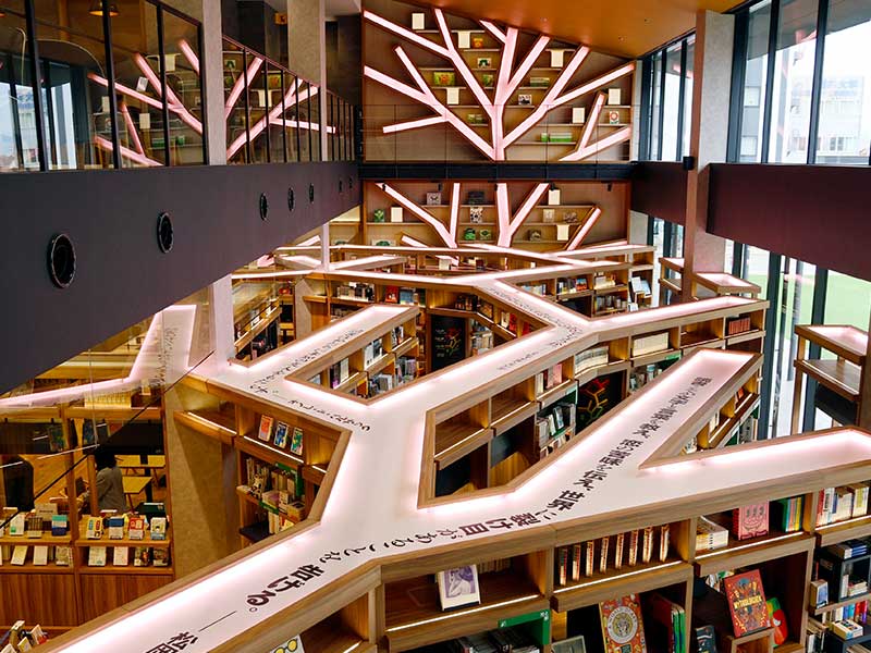 敦賀市が駅前一等地にマンション・ドラッグストアでなく書店をつくった理由