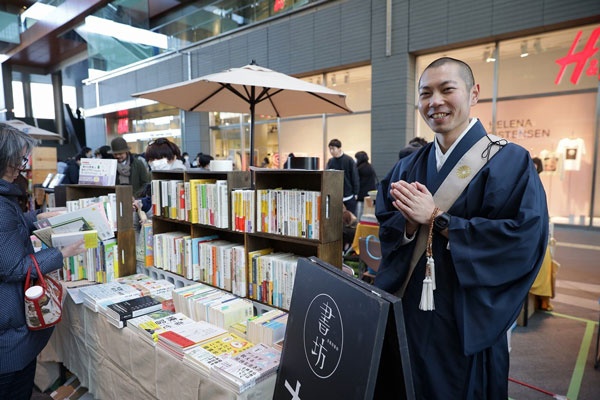 本屋博では、お坊さんのいる書店「書坊」も出店