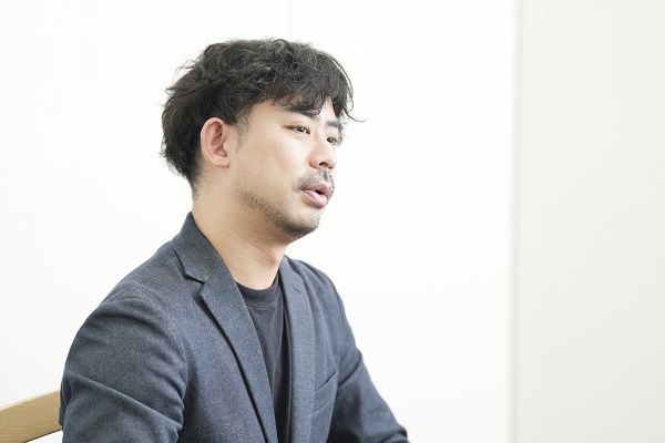 「経営や経営学が世の中の風潮や流行に左右されやすく、大事だったはずのことを簡単に忘れてしまうのは、非常に困ったことではあります」と話す舟津さん 「経営や経営学が世の中の風潮や流行に左右されやすく、大事だったはずのことを簡単に忘れてしまうのは、非常に困ったことではあります」と話す舟津さん