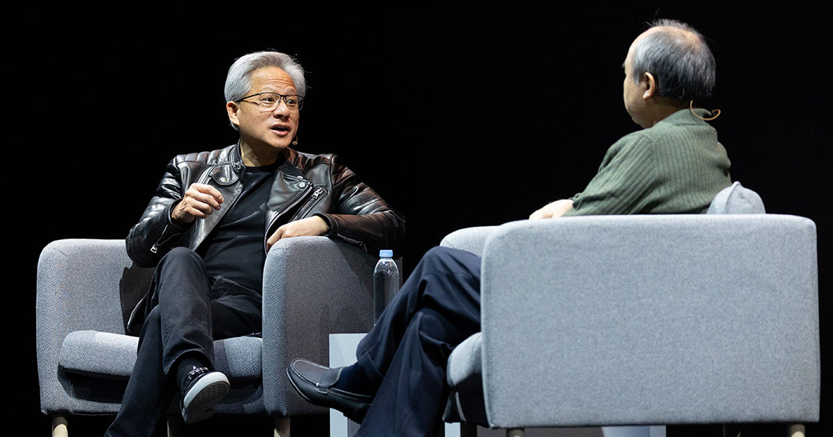 エヌビディア最高経営責任者（CEO）のジェンスン・ファン氏（写真左）（写真＝的野 弘路）
