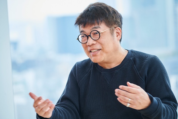 「スマホがなかった時代の話を持ち出すより、『今』の話をしたほうが距離が近くなりますよね」 「スマホがなかった時代の話を持ち出すより、『今』の話をしたほうが距離が近くなりますよね」