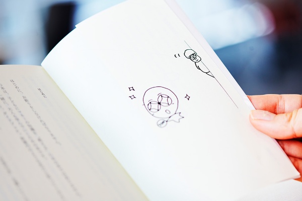 レウォンさんとの出会いの経緯や会社の取り組みについて語った対談も本に収録。イラストはレウォンさんが描いている レウォンさんとの出会いの経緯や会社の取り組みについて語った対談も本に収録。イラストはレウォンさんが描いている