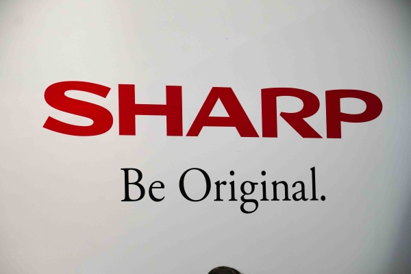 シャープの特許・物流の管理は、鴻海の資源・ノウハウを活用することで効率が上がったという（写真／Shutterstock）
