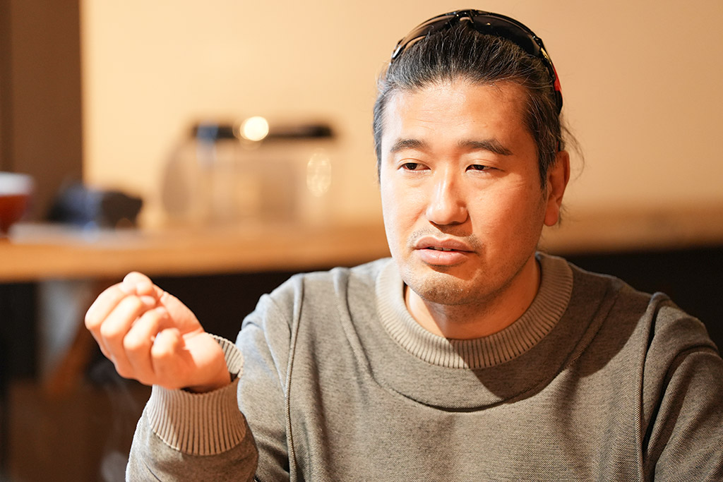 舩橋真俊さん。インタビューは神奈川県大磯町にある一般社団法人シネコカルチャーの事務所で行った