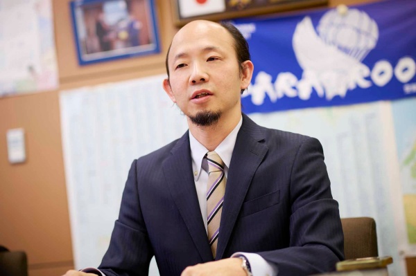 羽生田慶介(はにゅうだ・けいすけ)氏=オウルズコンサルティンググループ代表・CEO/2000年国際基督教大学教養学部卒業。経済産業省通商政策局でFTA交渉、ASEAN地域担当。キヤノン(経営企画・M&A担当)、 A.T. カーニー(戦略コンサルティング)、デロイトトーマツコンサルティング執行役員・パートナーを経て、20年にオウルズコンサルティンググループを設立。著書に『すべての企業人のためのビジネスと人権入門』 『稼げるFTA大全』(ともに日経BP)などがある。経済産業省大臣官房臨時専門アドバイザー、内閣府知的財産戦略本部国際標準戦略部会委員を務める。