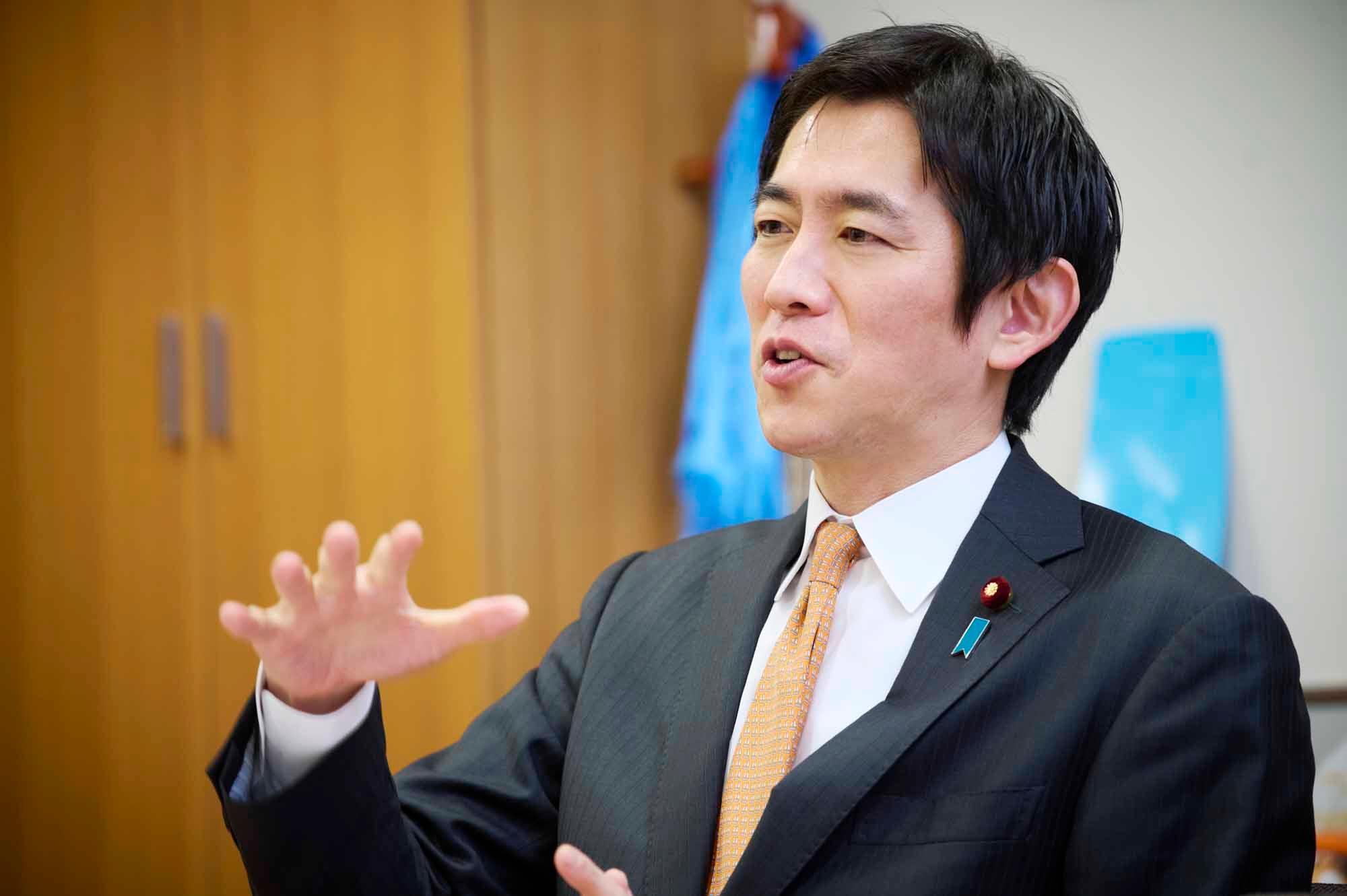 小林鷹之(こばやし・たかゆき)氏=衆議院議員(自由民主党)/1974年生まれ。99年、東京大学法学部を卒業後、大蔵省(現・財務省)に入省。米ハーバード大学ケネディ行政大学院修了(公共政策学修士)。理財局、在米国日本大使館への出向を経て、2010年に退職。12年に衆院議員に当選。防衛大臣政務官、党新国際秩序創造戦略本部事務局長などを務めた後、21年に第1次岸田内閣で初代の経済安全保障担当大臣に就任。現在、自民党で経済安全保障推進本部本部長や日・グローバルサウス連携本部本部長を務める。 (写真:洞澤佐智子、以下同)