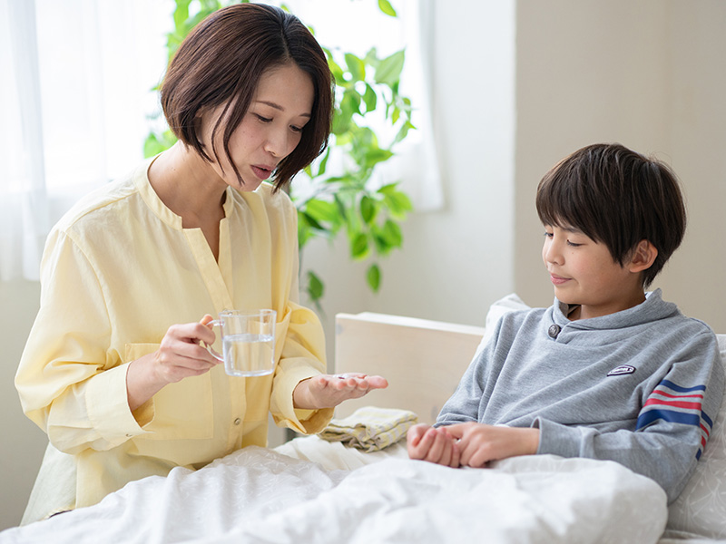 今井むつみ氏「英語バイリンガルの子が『薬を食べる』と話す理由」