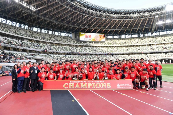 2022年1月9日、ラグビー大学選手権でV10を達成。国立競技場にて。