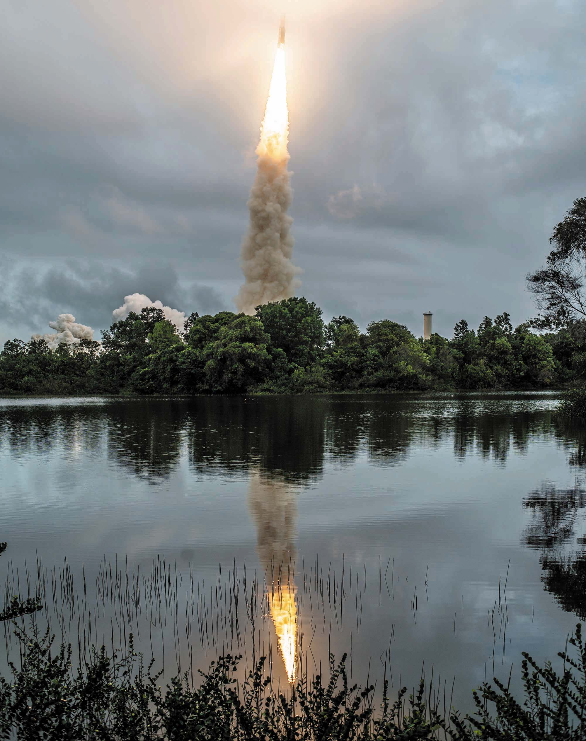 ジェイムズ・ウェッブ宇宙望遠鏡は2021年12月25日、アリアンスペース社のアリアン5ロケットで打ち上げられた。（写真：NASA/Chris Gunn）